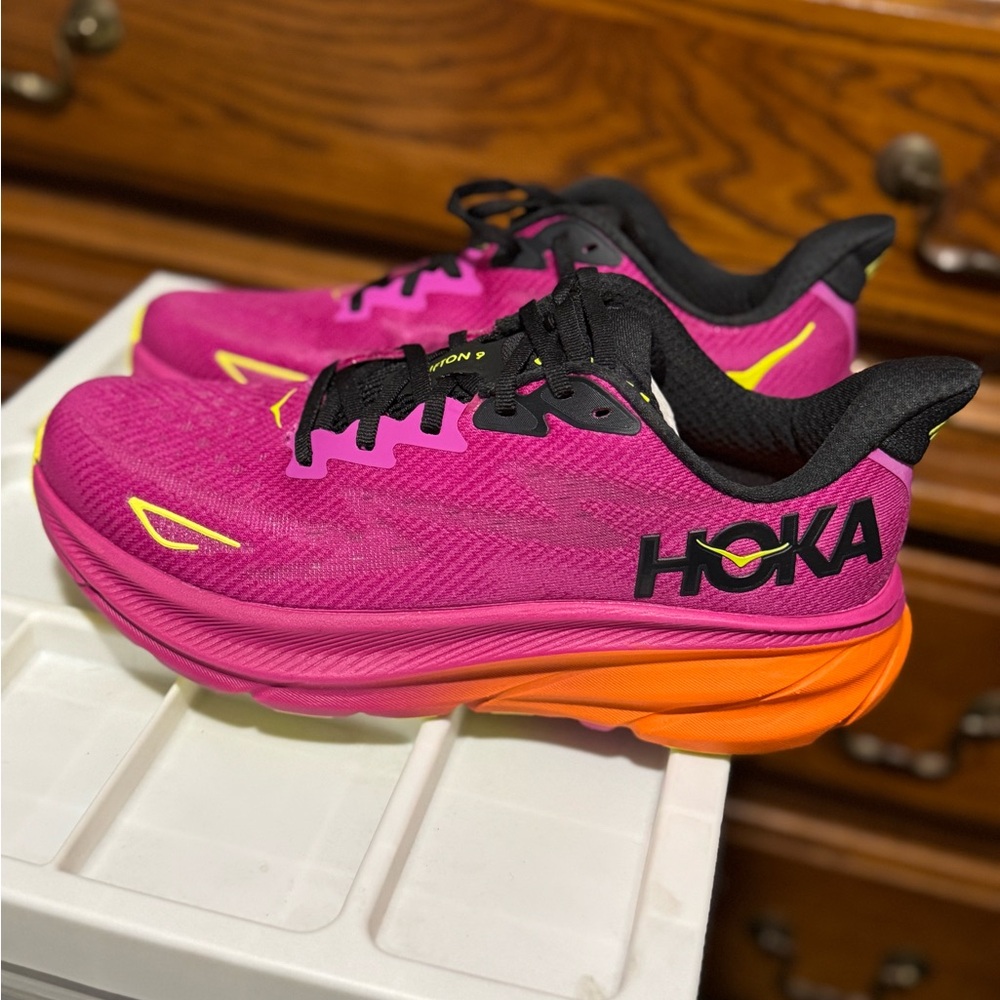 Hoka Clifton 9 Women’s Size 9 in Fuchsia/Black